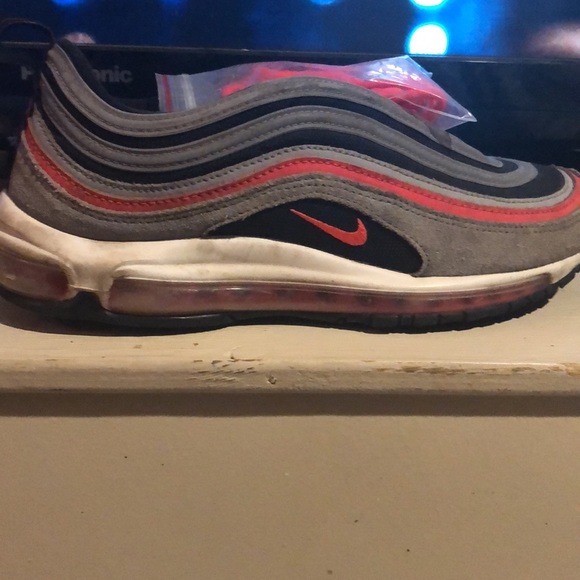 Used airmax 97s Colour way red,black,white,silver - Picture 4 of 9
